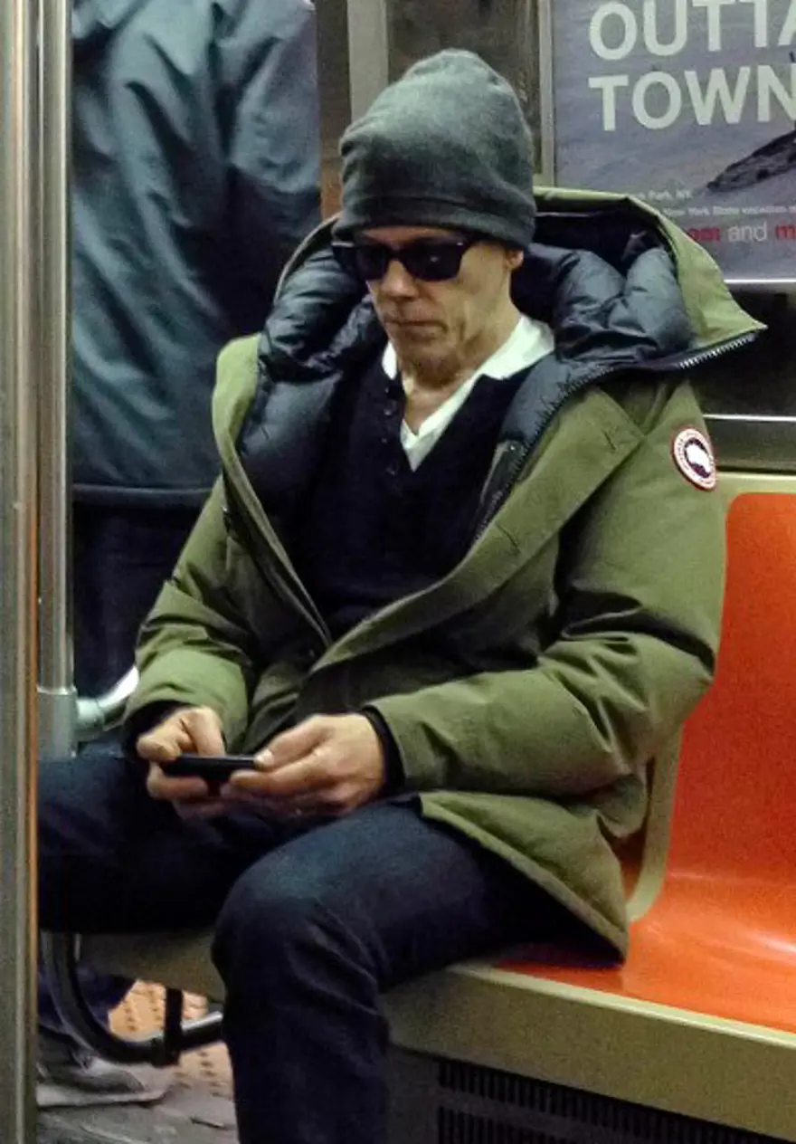 Oyuncu Merve Boluğur otobüste (Toplu taşıma kullanan ünlüler) 78