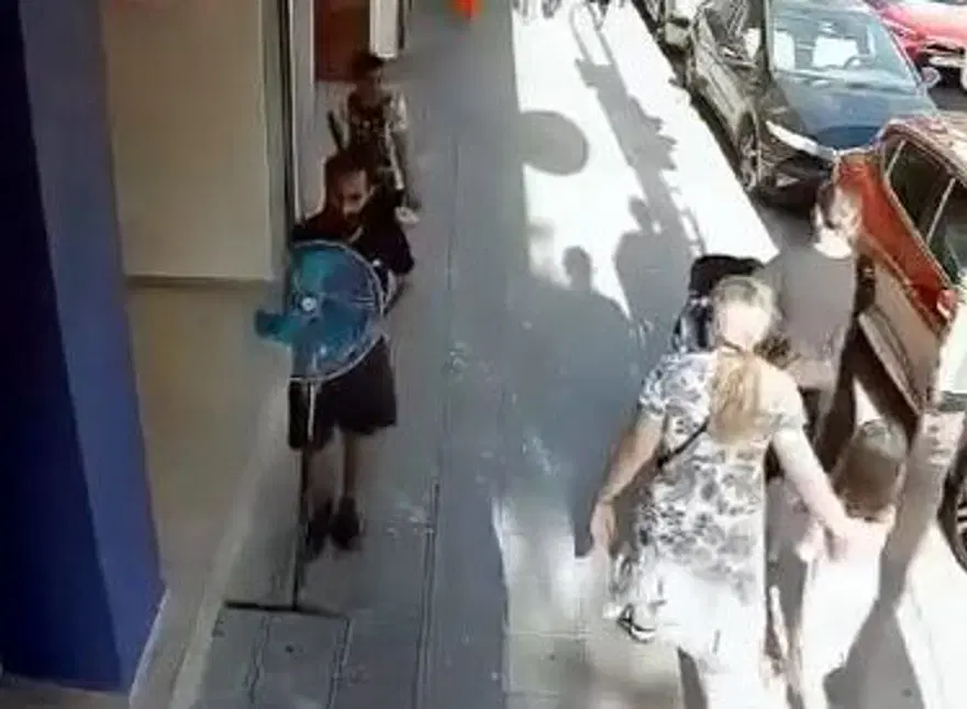 Vantilatör çaldılar, sonra özür dilediler! Görüntüler sosyal medyada yayılınca pişman oldular 3