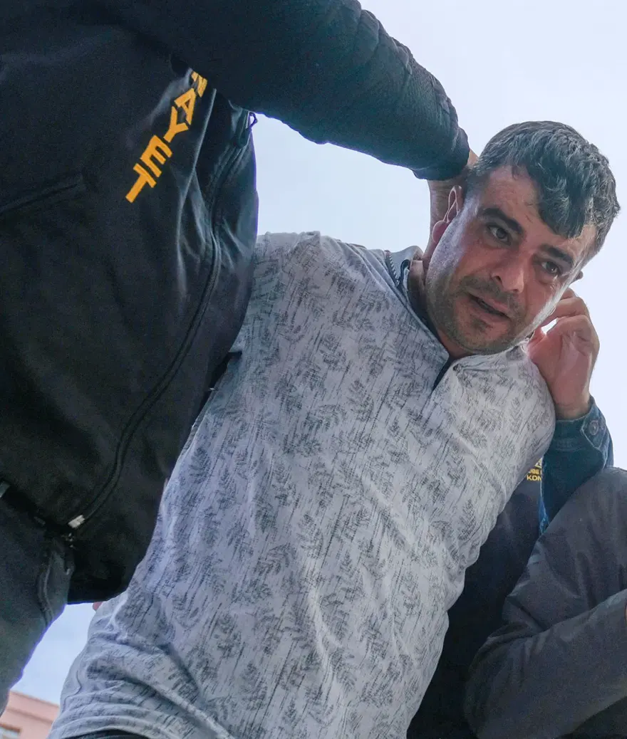 Eşinin boğup uçuruma attığı Bedriye’nin cansız bedeninerede? Cesedin bulunması için yeniden arama yapıldı 1 Eşinin boğup uçuruma attığı Bedriye’nin cansız bedeninerede? Cesedin bulunması için yeniden arama yapıldı 1
