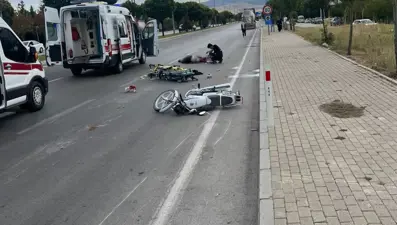 TIR'ın çarptığı motosikletteki iki genç hayatını kaybetti