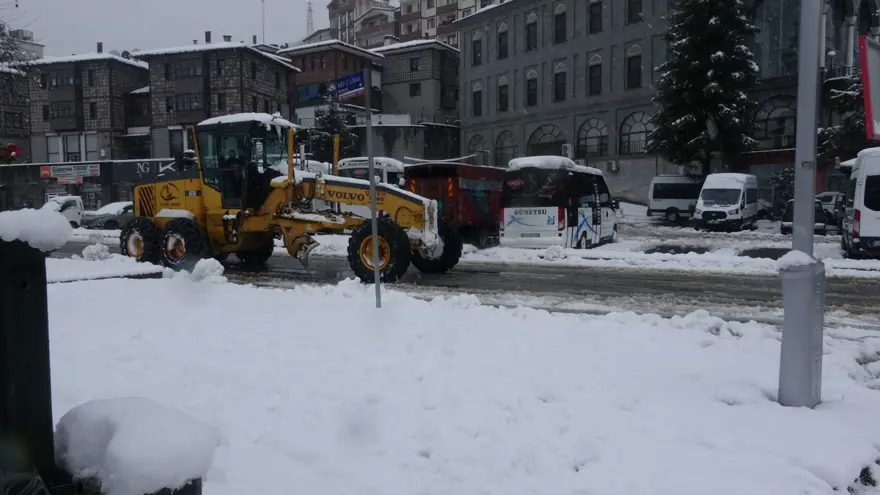 Rize'de yollar kapandı: Cenazeler iş makineleriyle taşındı Rize'de yollar kapandı: Cenazeler iş makineleriyle taşındı