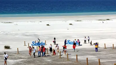 Normalleşme süreciyle Salda Gölü'nde ziyaretçi yoğunluğu