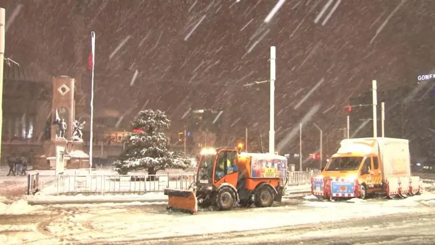 İstanbul'da kar yağışı devam ediyor (AKOM ilçe ilçe kar kalınlıklarını paylaştı) 21
