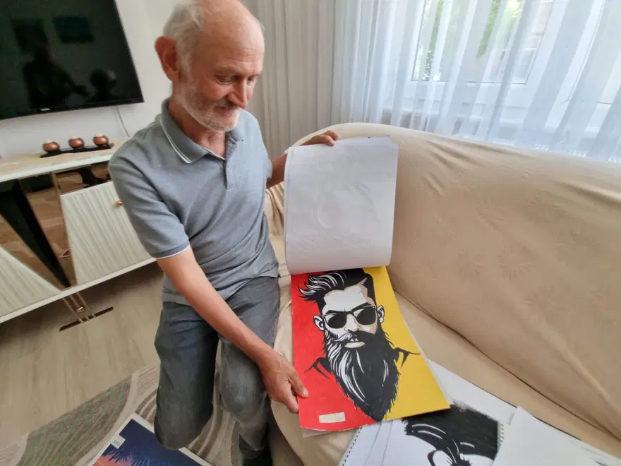 Emekli oldu, içinden yetenek çıktı: Çizdiği resimlerle hayran bırakıyor 1