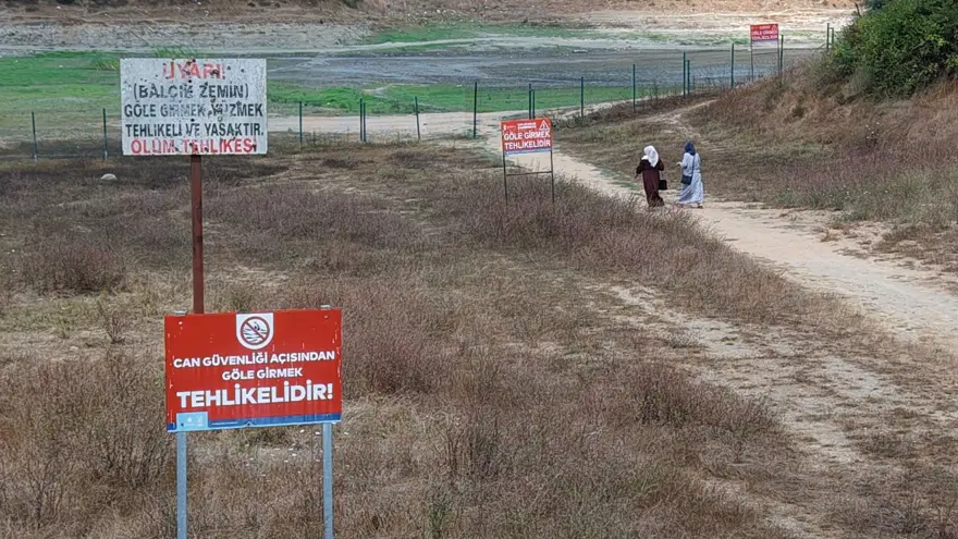 ALİBEYKÖY BARAJI'NDA SUYLA DOLU ALANLAR KURUDU 2 ALİBEYKÖY BARAJI'NDA SUYLA DOLU ALANLAR KURUDU 2