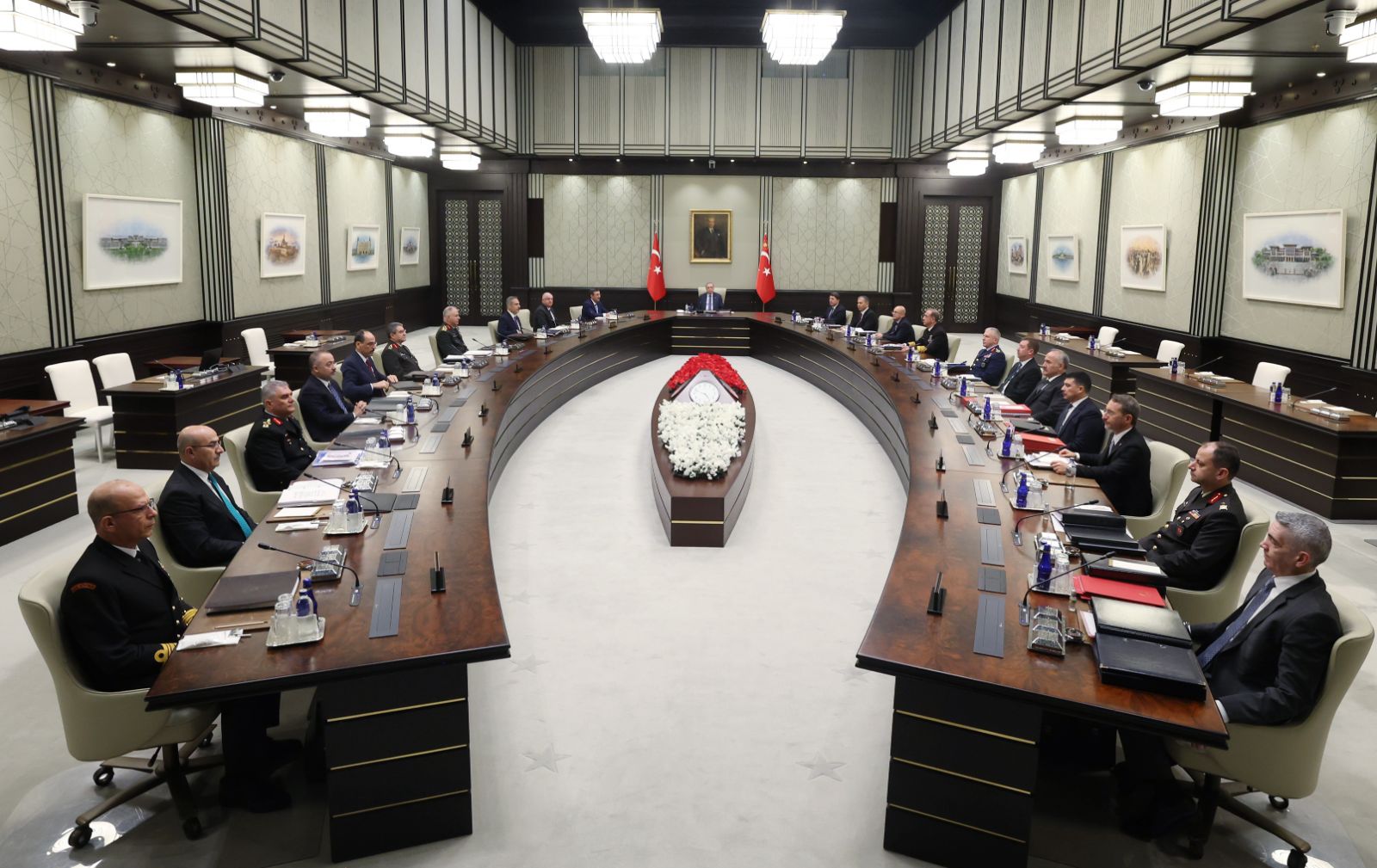 "Kırmızı Kitap" için gizli toplantı: Katılımcıların cep telefonları ve akıllı saatleri içeri alınmadı