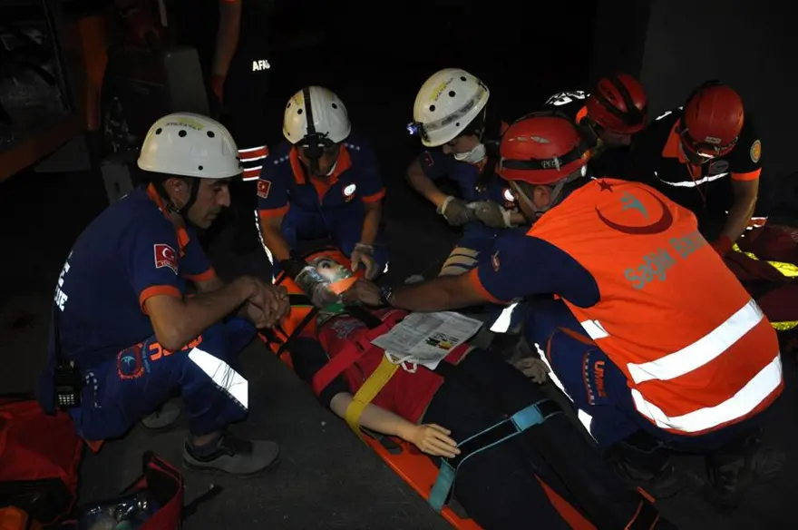 Gerçeği aratmayan deprem tatbikatı 9
