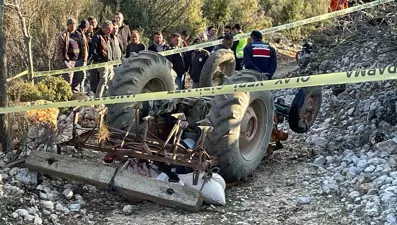 Devrilen traktörün altında kalan yaşlı adam hayatını kaybetti