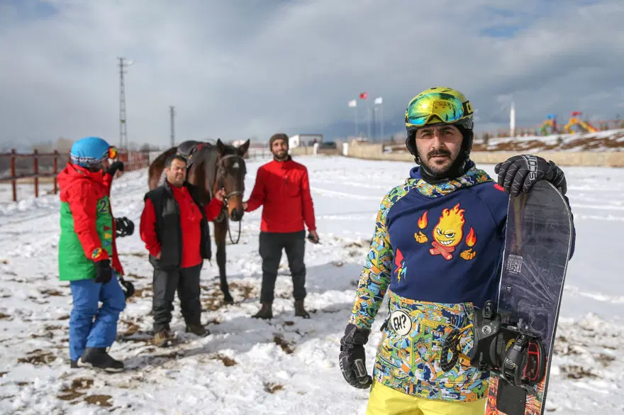 Van'da "Atlı snowboard" heyecanı 18 Van'da "Atlı snowboard" heyecanı 18