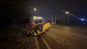 Bursa'da otomobil takla attı: 4 yaralı Bursa'da otomobil takla attı: 4 yaralı