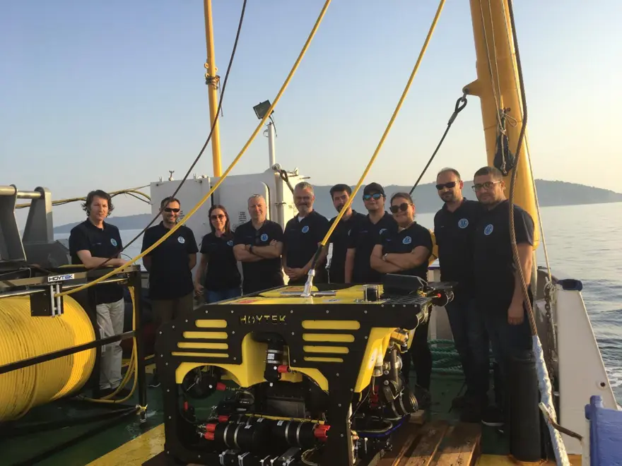 Foça açıklarında savaş gemisi batığı bulundu 10