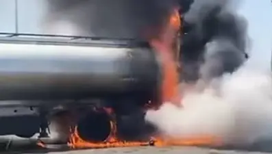 Akaryakıt yüklü tanker, alev aldı: Şırnak’ta tehlikeli yangın