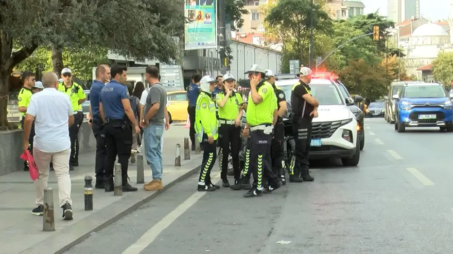 Şişli’de polis aracı kaldırımdaki iki kadınaçarptı: Bir ölü, bir ağır yaralı 4