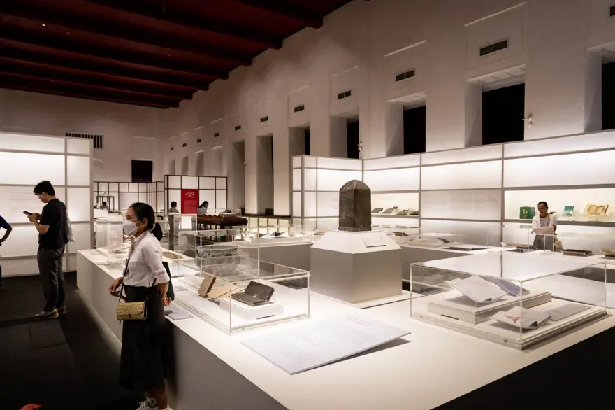 Altın Çocuk ve Diz Çöken Kadın heykelleri Tayland'a geri gönderildi 3 Altın Çocuk ve Diz Çöken Kadın heykelleri Tayland'a geri gönderildi 3