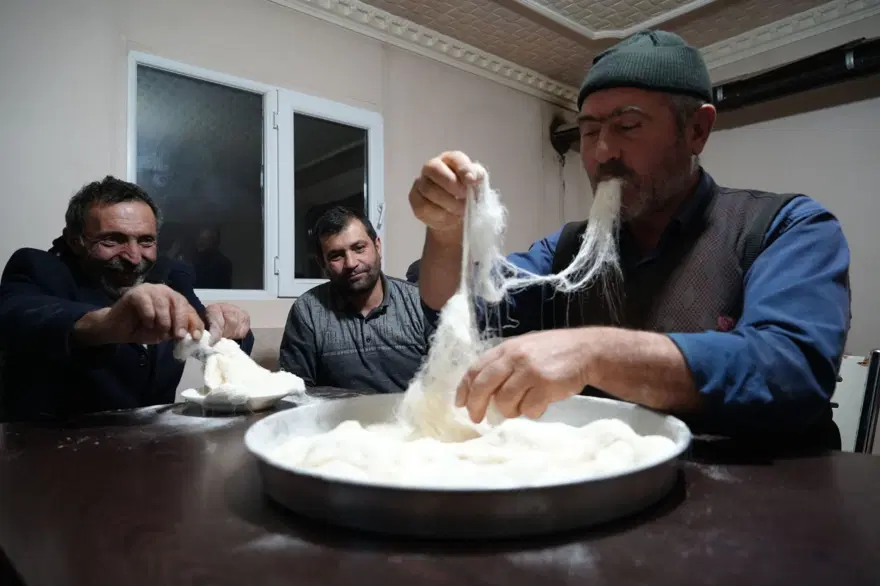 Ramazan'ın aranan lezzeti: Yapımı saatler sürüyor, dakikalar içinde tükeniyor Ramazan'ın aranan lezzeti: Yapımı saatler sürüyor, dakikalar içinde tükeniyor