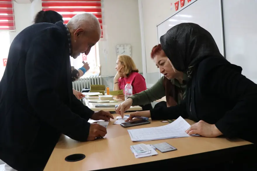Deprem bölgesinde seçimin ikinci turu 15