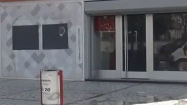 Bankanın kapısını açık unuttular