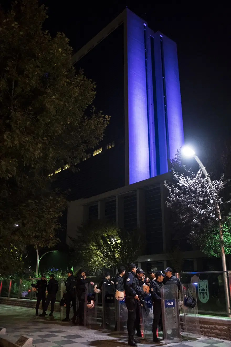 Ankara Büyükşehir Belediyesi önünde "kadro" eylemi 4