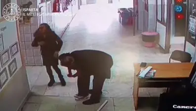 İlkokuldaki öğretmen Heimlich manevrasıyla öğrencisini kurtardı