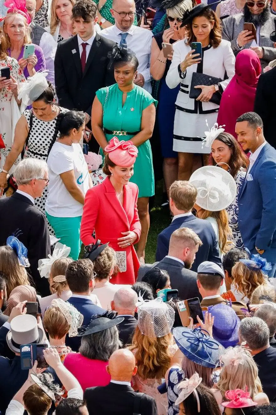 Kraliçe'nin Bahçe Partisi'nde ev sahibi Kate Middleton Kraliçe'nin Bahçe Partisi'nde ev sahibi Kate Middleton