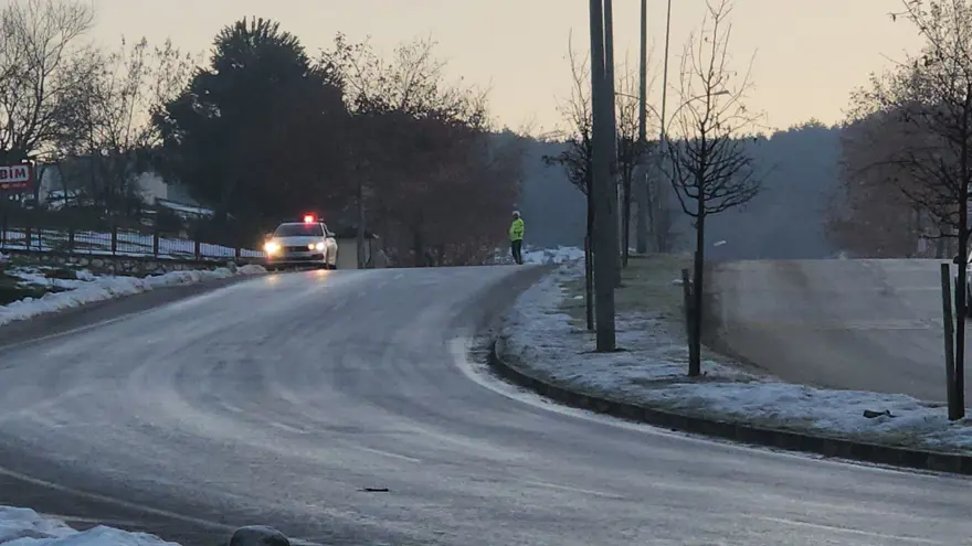 Gizli buzlanma kazası:Servis devrildi, 7 işçi yaralandı 4 Gizli buzlanma kazası:Servis devrildi, 7 işçi yaralandı 4