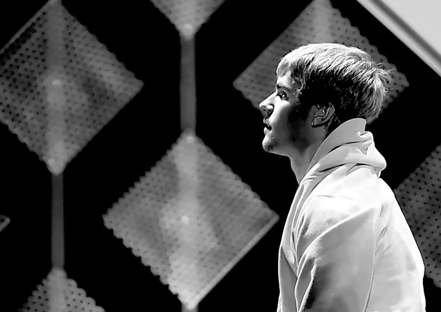 Justin Bieber'dan Tom Cruise'a kafes dövüşü teklifi (Tarikat savaşı iddiası) 8