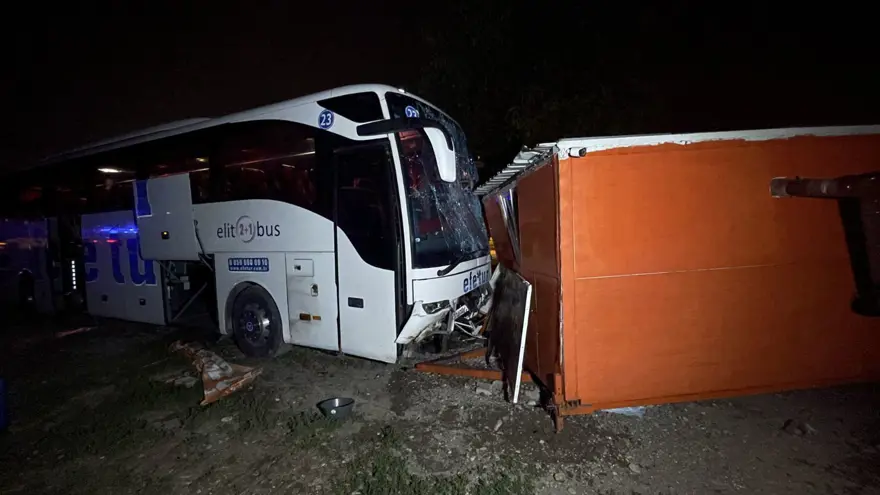Zonguldak'ta yolcu otobüsü ile otomobil çarpıştı: 2 ölü, 2 yaralı 