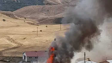 Ahır yangınında 22 hayvan öldü (Telefon çekmediği için geç ihbar edilebildi)