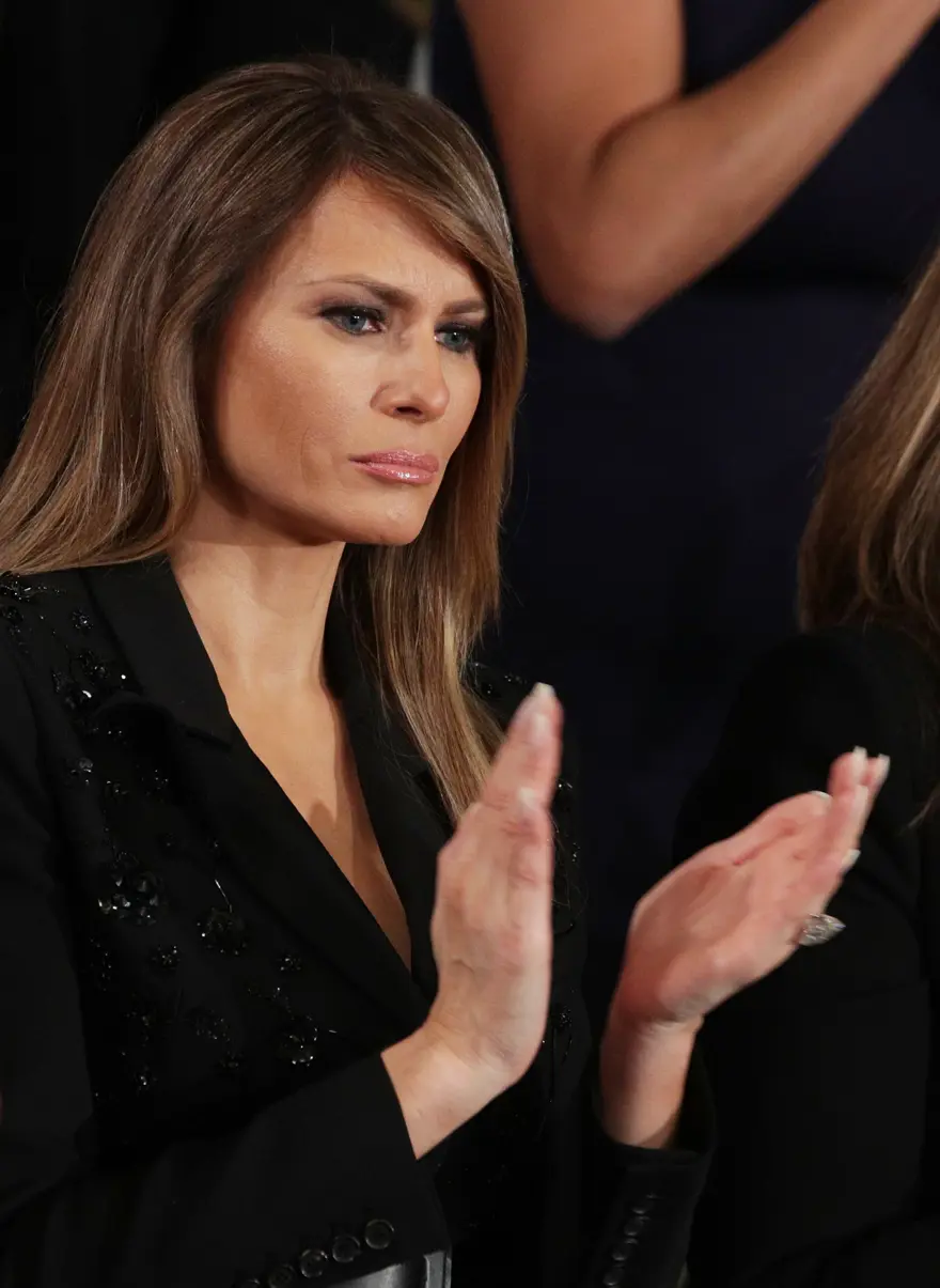 Melania Trump’ın tartışma yaratan resmi Beyaz Saray portresi 7