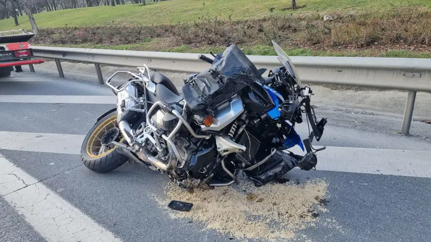 Esenler'de feci kaza: Otomobille çarpışan motosikletli hayatını kaybetti 3