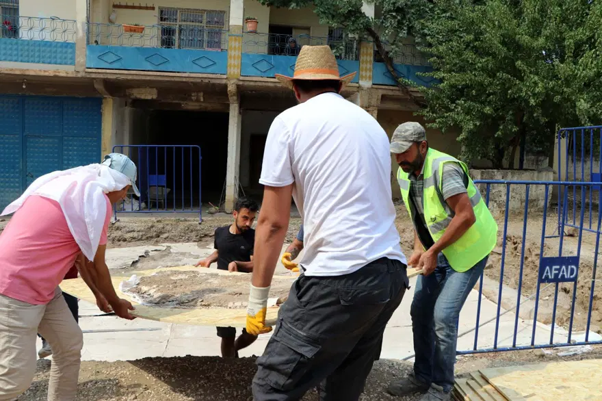 Kaçak kazıda bulunan mozaikler Zeugma Müzesi'ne taşınıyor 13 Kaçak kazıda bulunan mozaikler Zeugma Müzesi'ne taşınıyor 13