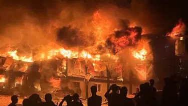 Hatay'da, TOKİ şantiyesinde yangın: İşçilerin kaldığı prefabrik yatakhane alevlere teslim oldu