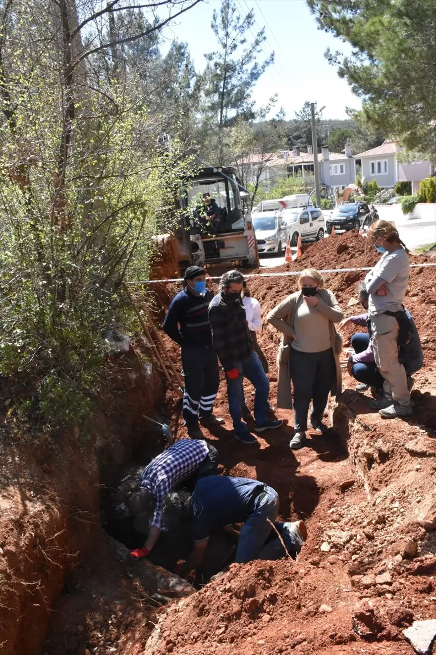 Sulama kanalı kazısında tarihi mezar bulundu 7