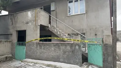 Babasını uyurken öldürdü