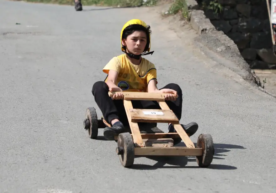 Rize'de tahta arabalar "Laz Ralli"de yarıştı 9 Rize'de tahta arabalar "Laz Ralli"de yarıştı 9