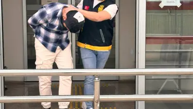 Tartıştığı ağabeyini öldürdü: "Kafama şişeyle vurdu"