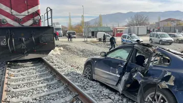 Malatya'da hemzemin geçitte feci kaza