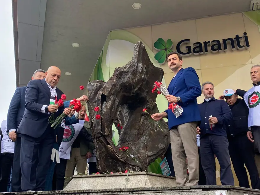 HAK-İŞ Kazancı Yokuşu'na karanfil bıraktı 13