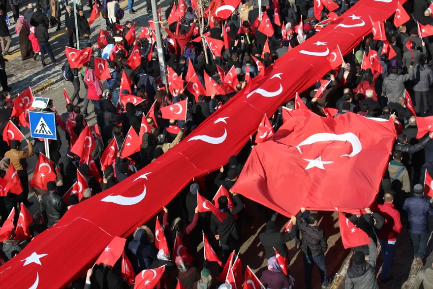 Van, Hakkari ve Bingöl'de terör saldırıları protesto edildi 10