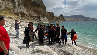 Van Gölü'ne giren 14 yaşındaki çocuk akıntıya kapılarak boğuldu