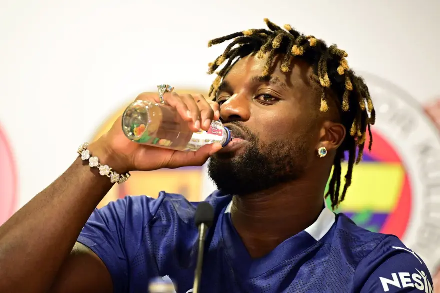 Fenerbahçe'de 5'i yeni transfer, 7 futbolcu için imza töreni düzenlendi 15 Fenerbahçe'de 5'i yeni transfer, 7 futbolcu için imza töreni düzenlendi 15