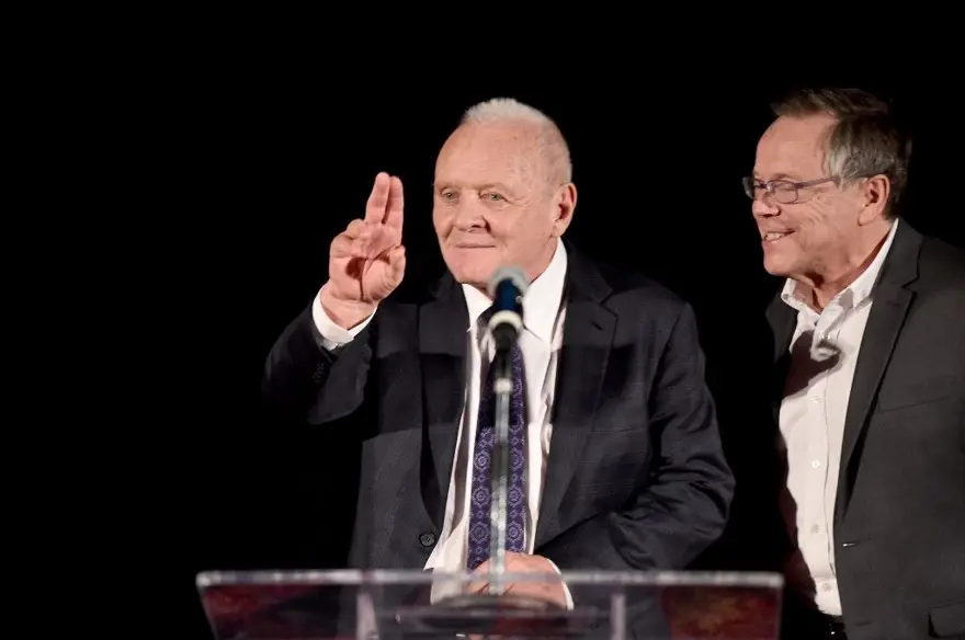 94. Oscar'a yeni sunucular: Anthony Hopkins, Uma Thurman, Lily James ve Rami Malek 3