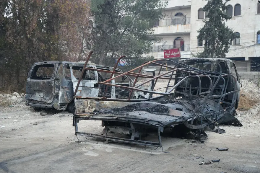 Münbiç'ten kaçan teröristler araçlarını ateşe verdi 7