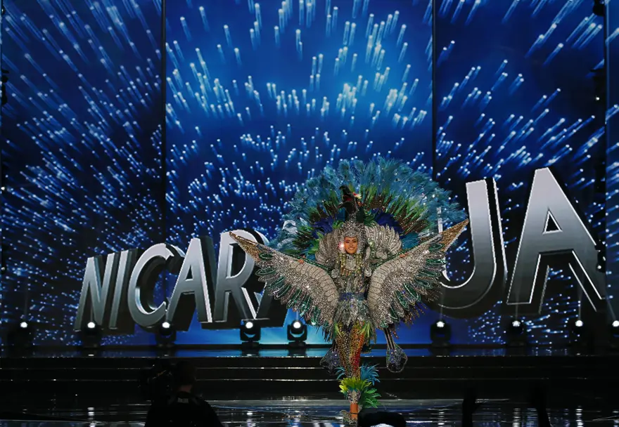 Miss Universe yarışmasında kıyafetler de yarışıyor 17