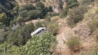 Öğrenci servisi uçuruma yuvarlandı: 5 yaralı