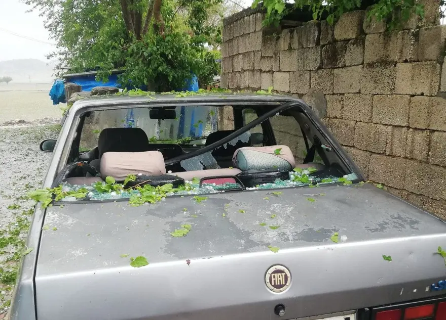 Ceviz büyüklüğünde dolu yağdı 3