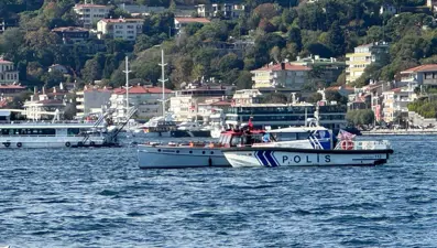 İstanbul Boğazı'nda tekne ile kano çarpıştı