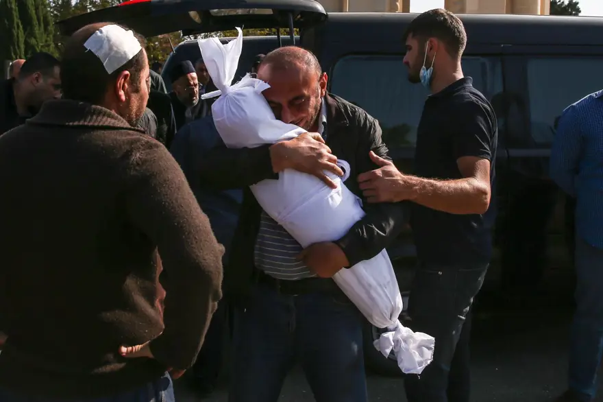 Hain saldırının küçük kurbanları: Cenazede gözyaşları sel oldu 3