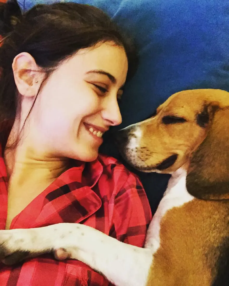 Hazal Kaya acı haberi paylaştı: Seni özlemediğim bir gün bile olmayacak 1