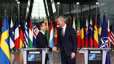 İsveç'in bayrağı NATO'daki yerini aldı: "Putin başarısız oldu"